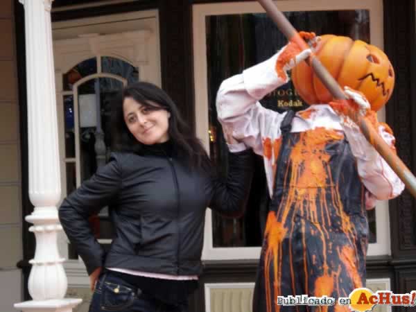 Imagen de Disneyland Paris  Posando en Halloween